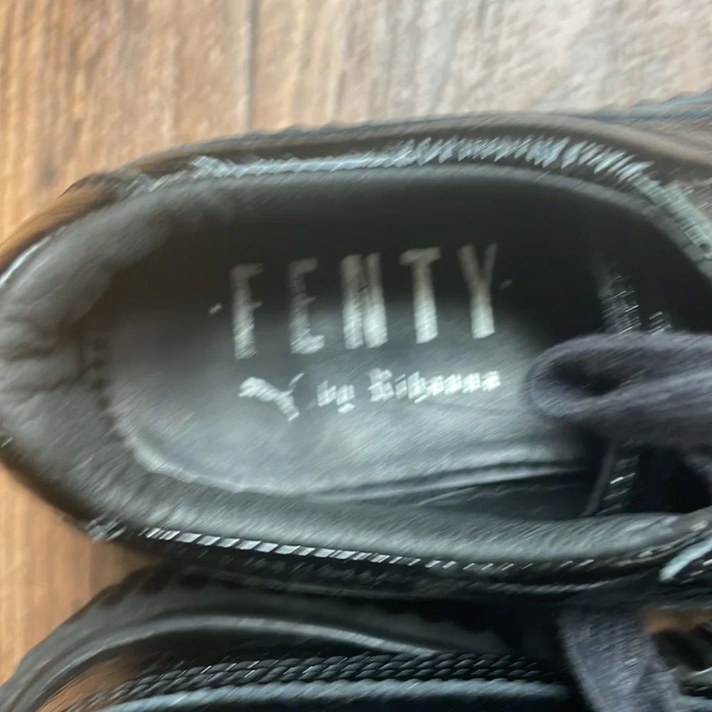 PUMA Fenty By Rihanna Black Crackled Sneaker Creeper Platform
Sneaker. Used - Picture 9 of 10
